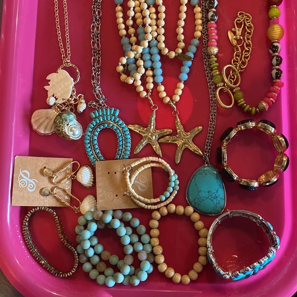 Lot of all new jewelry.  Selling as a lot - Picture 3 of 3